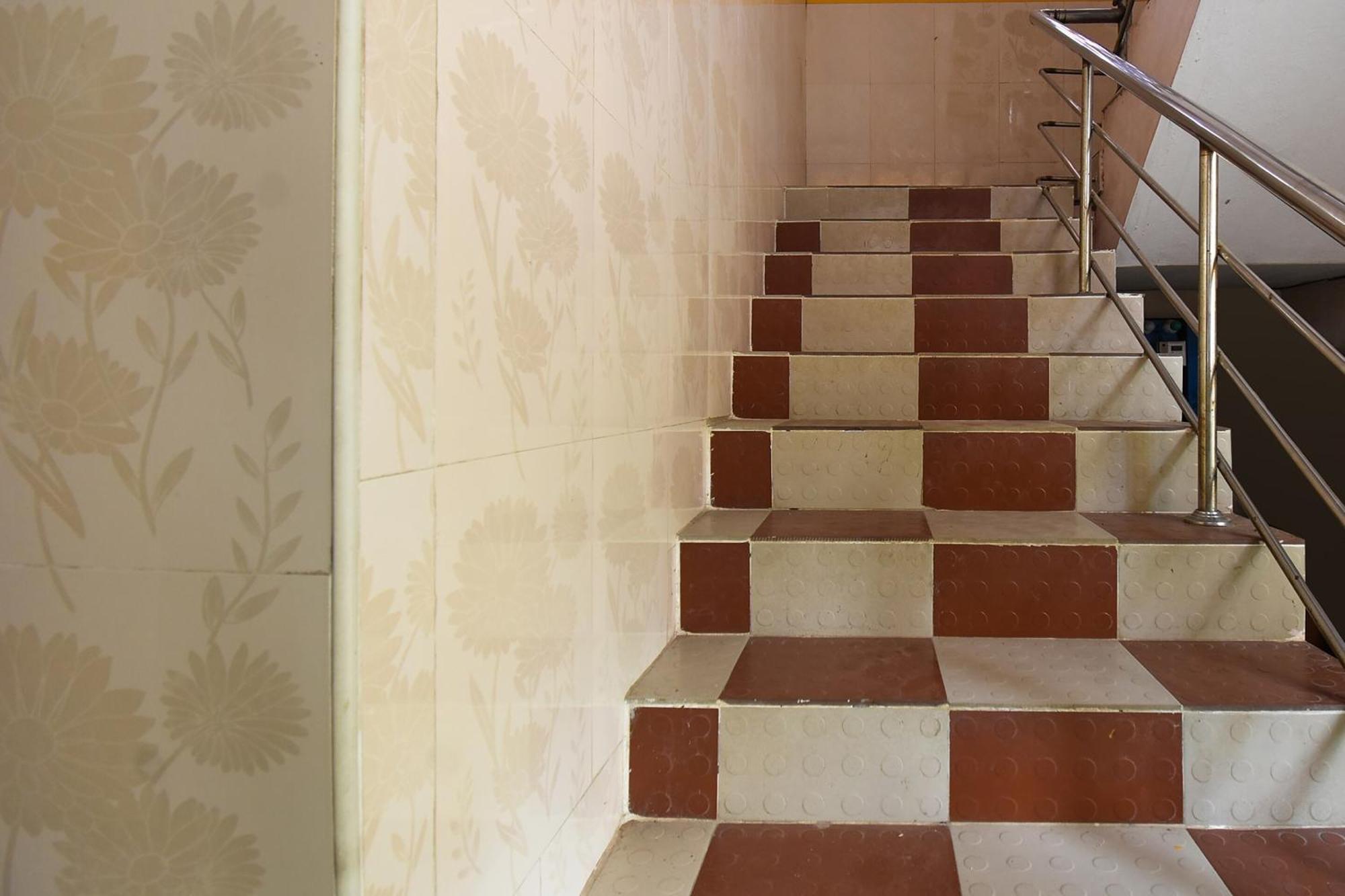 Hotel O K.S.Lodge Tribhuvanam Exterior photo
